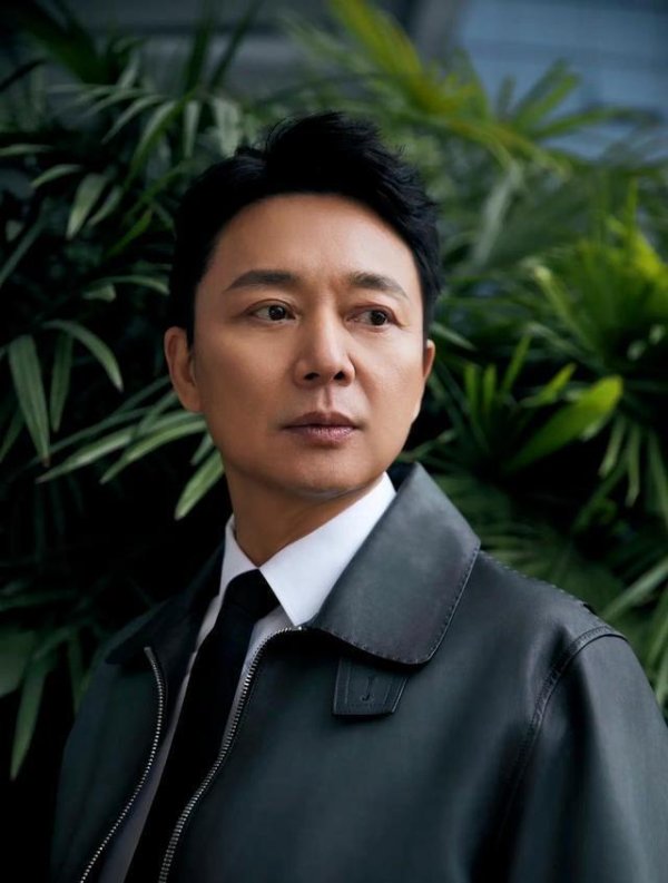 财米网 演员刘奕君：带着儿子再婚，中年得女后，与儿子一起将她宠成公主