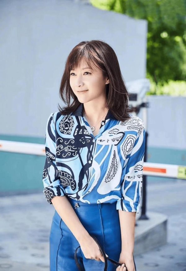 配资坊 童年被严管，她成才女导演，人生选择却出乎意料